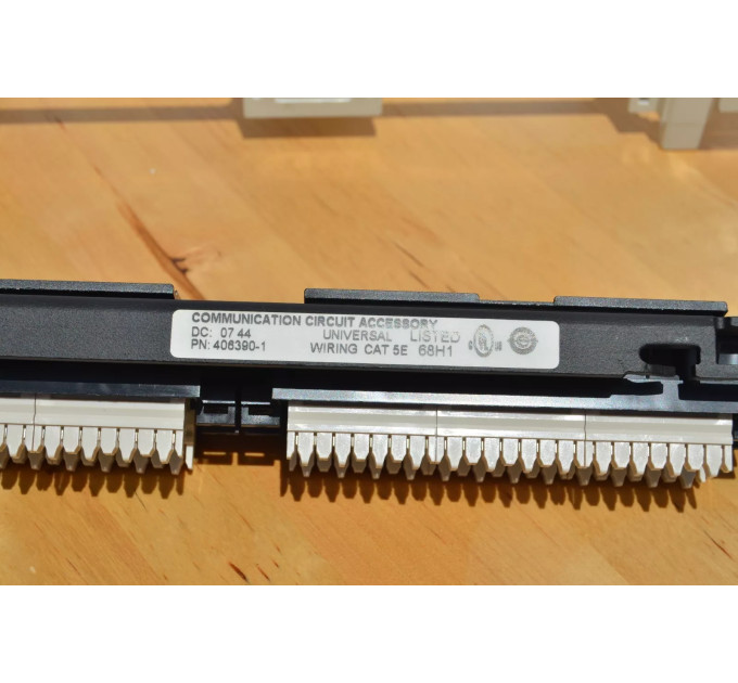 Патч-панель 19’’ настенная 12 портов, черная, CommScope (АМР) 406390-1