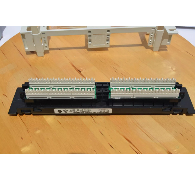 Патч-панель 19’’ настенная 12 портов, черная, CommScope (АМР) 406390-1